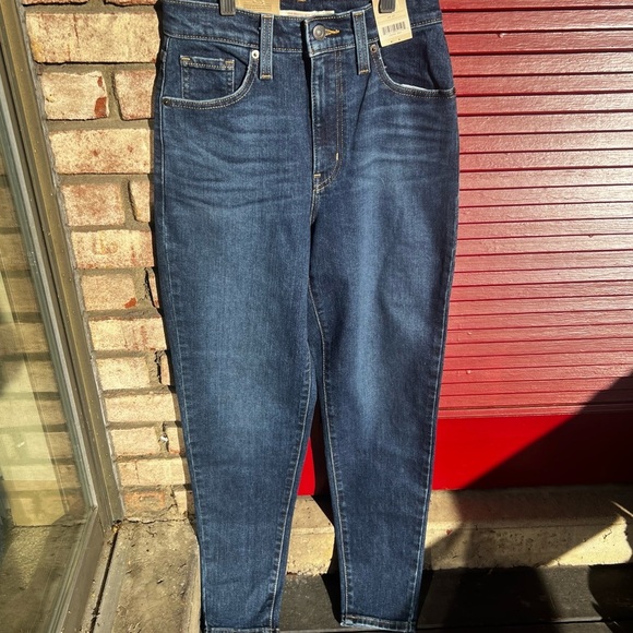 Levi’s Size 24 x 29 High Waisted Mom Dark Wash Tapered Leg Woman’s Jeans NWT - Picture 3 of 13